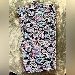 Brand new without tags, never worn. Lularoe leggings, tall and curvy.